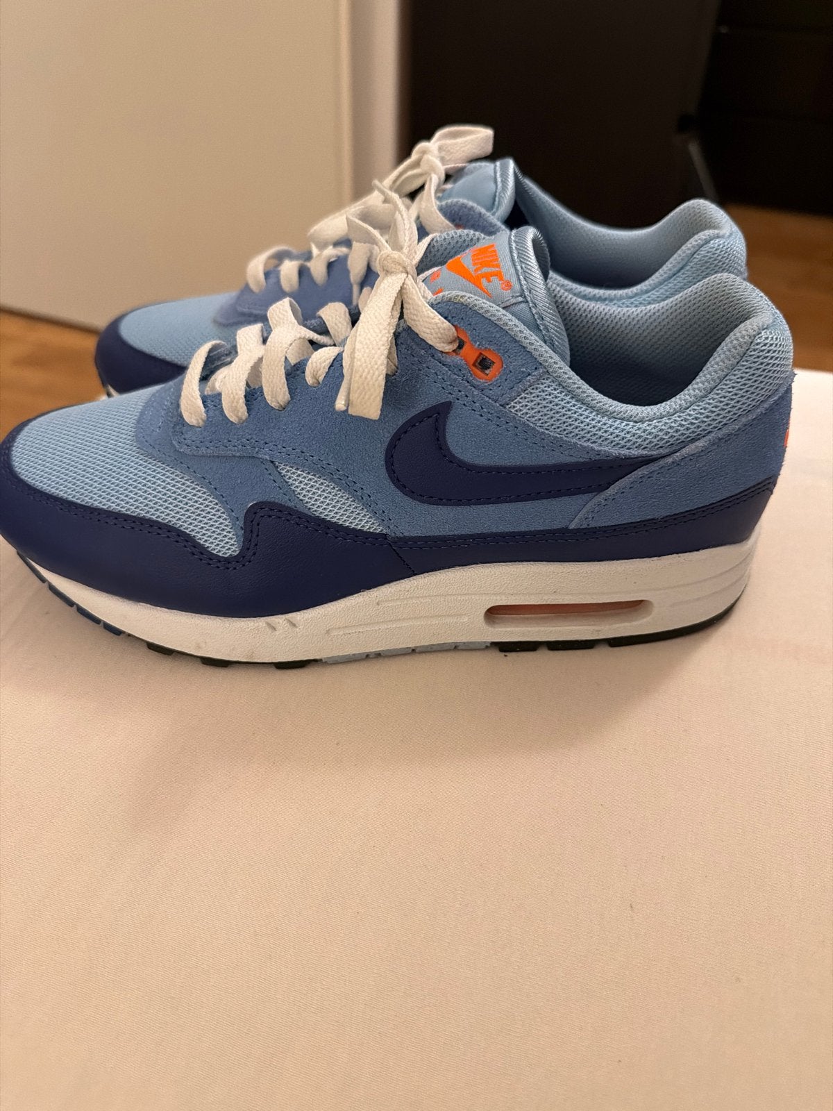 Nike Air Max 1 Essential Psychic Blue mt 40,5, Kleding | Heren, Schoenen, Ophalen of Verzenden, Gedragen, Blauw, Sneakers of Gympen
