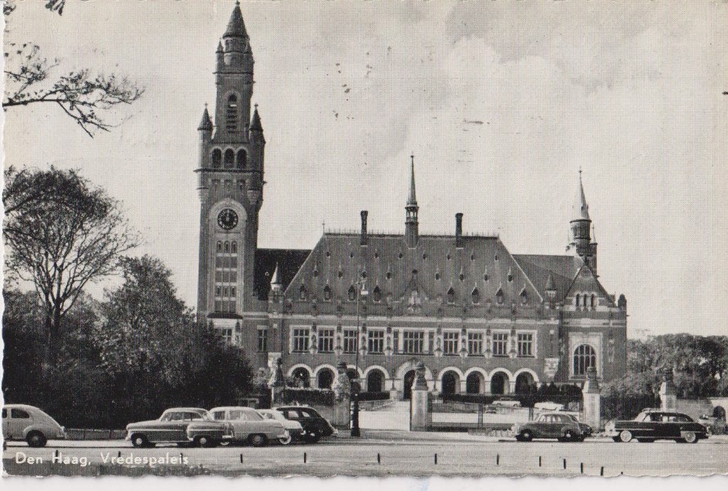 Den Haag, Vredespaleis met auto's oa Opel Olympia, Ophalen of Verzenden, 1960 tot 1980, Gelopen, Zuid-Holland