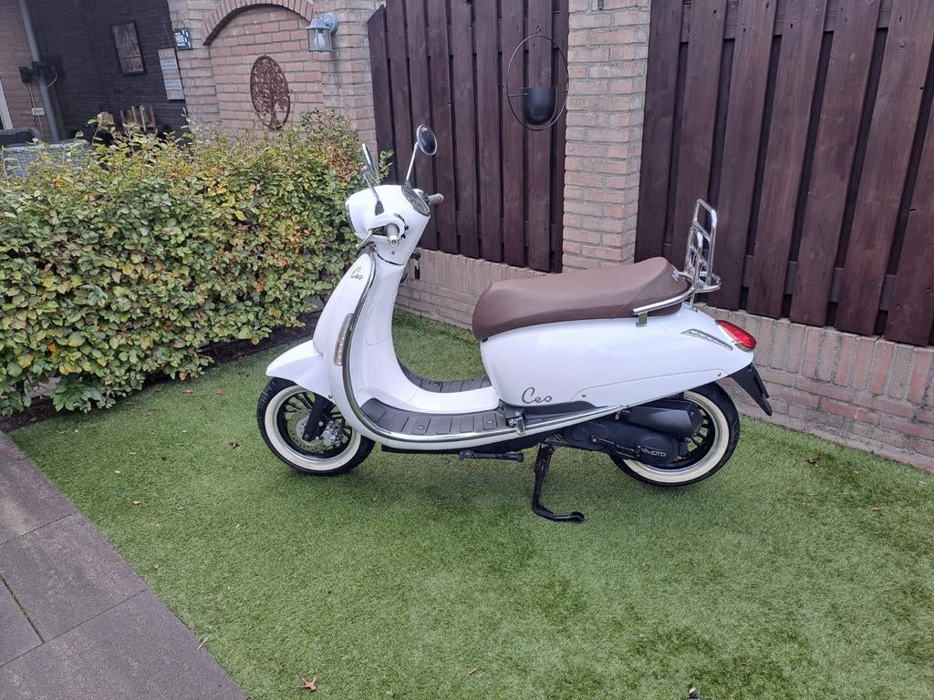 Mooie Nimoto scooter met bijna 2000 km, incl. 2 helmen, Ophalen of Verzenden, Gebruikt, Overige merken
