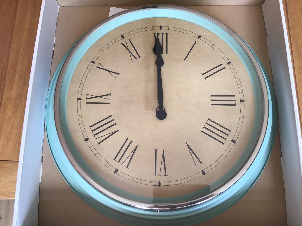 Nieuwe wandklok,  IKEA, skovel, zachtgroen , doorsnee 59 cm., Ophalen, Nieuw, Wandklok