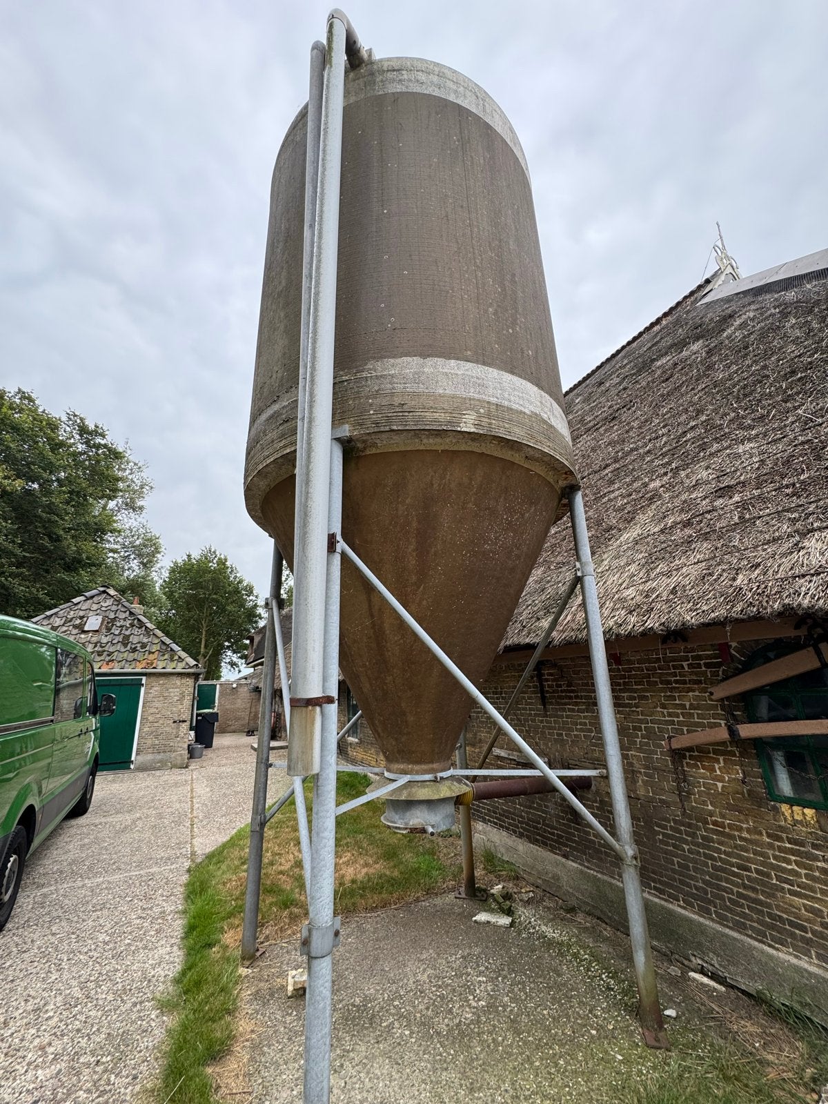 Voersilo - Grote opslag voor veevoer, Ophalen