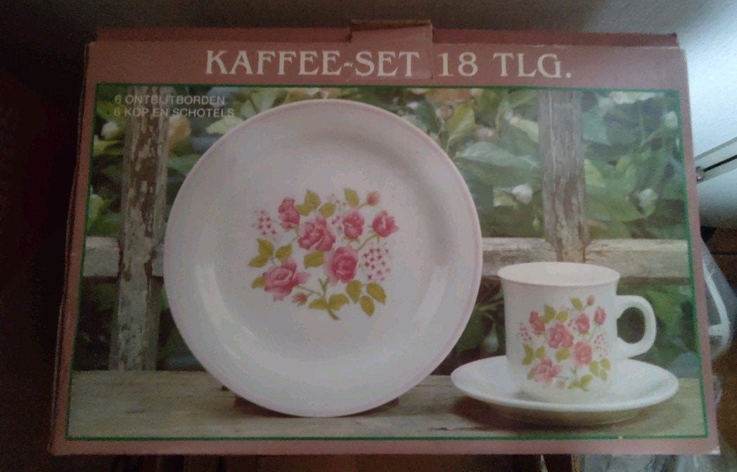 ontbijtset voor 6 personen. rozen. nieuw, Ophalen, Nieuw, Overige stijlen, Bord(en)
