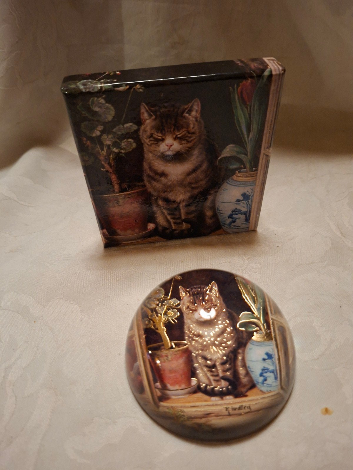 press papier met poes in orgineel doosje 8 x 8 cm, Antiek en Kunst, Verzenden