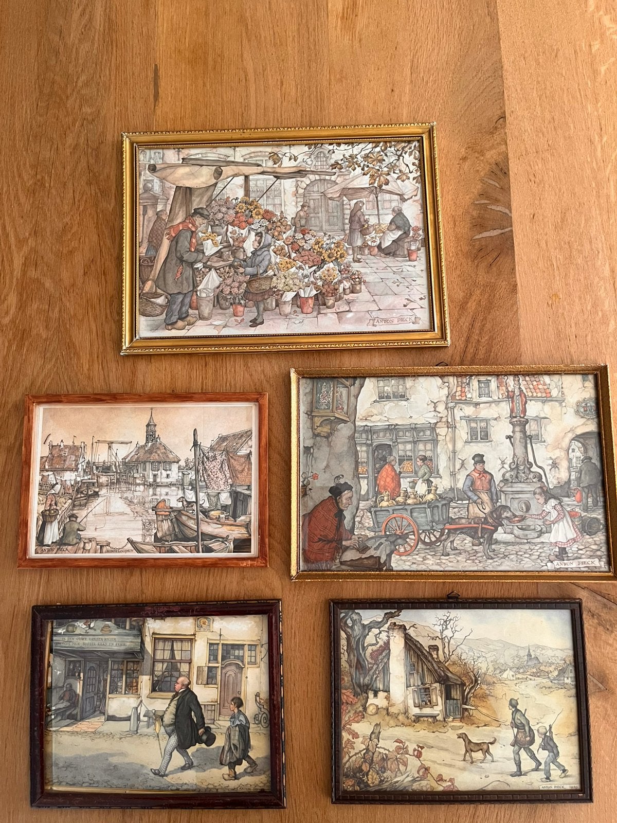 Anton Pieck schilderijtjes ingelijst 5 x, Antiek en Kunst, Ophalen of Verzenden, Tekening, Achter glas