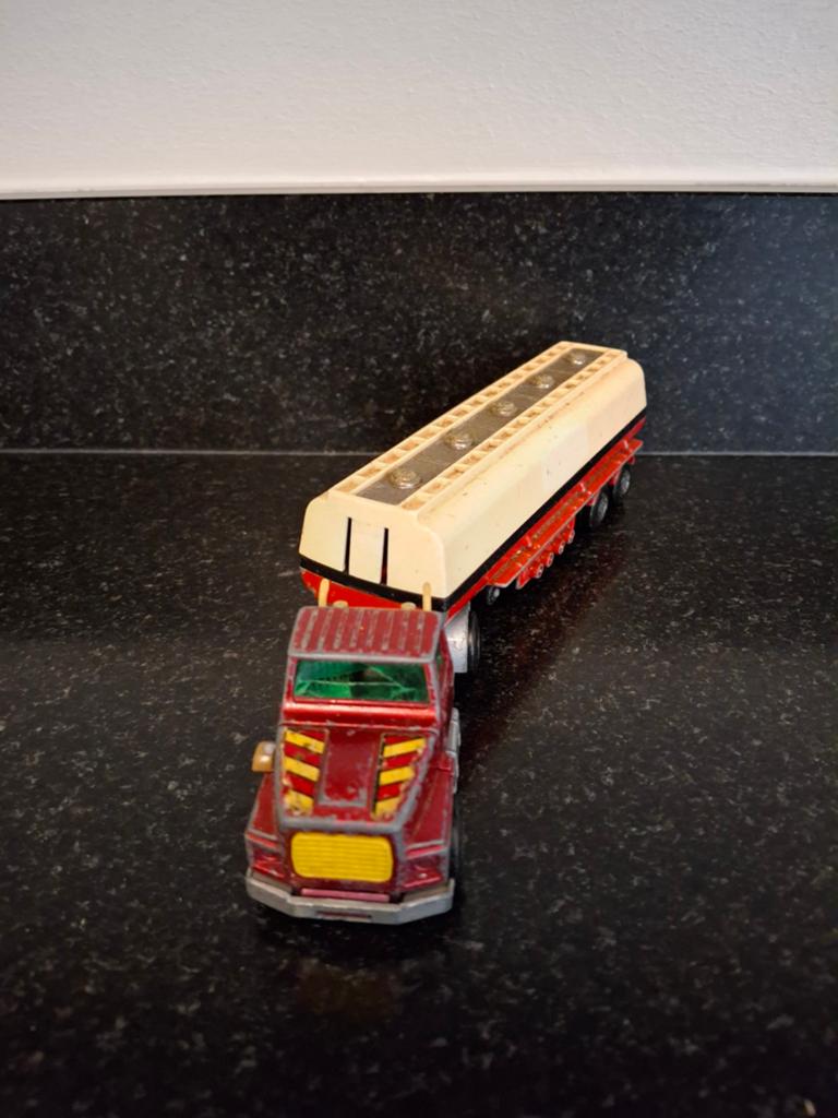 Matchbox super kings articulated tanker en ford truck, Ophalen of Verzenden, Gebruikt, Bus of Vrachtwagen, Matchbox