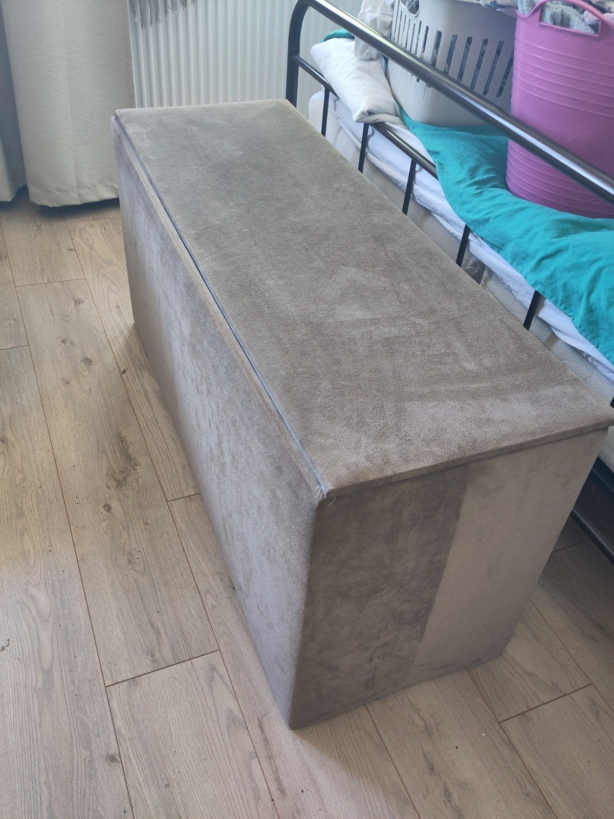 Grote lakenkist / bank voor achter een bed - warm grijs, Ophalen, Gebruikt, Minder dan 50 cm, 100 tot 125 cm