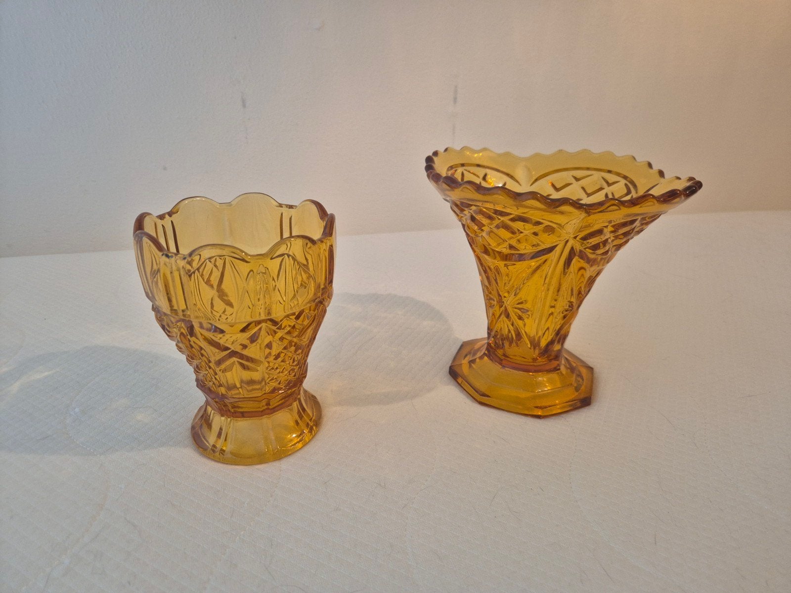 Set van 2 Art Deco Vazen Amber Persglas — Rudolf Schrötter, Ophalen