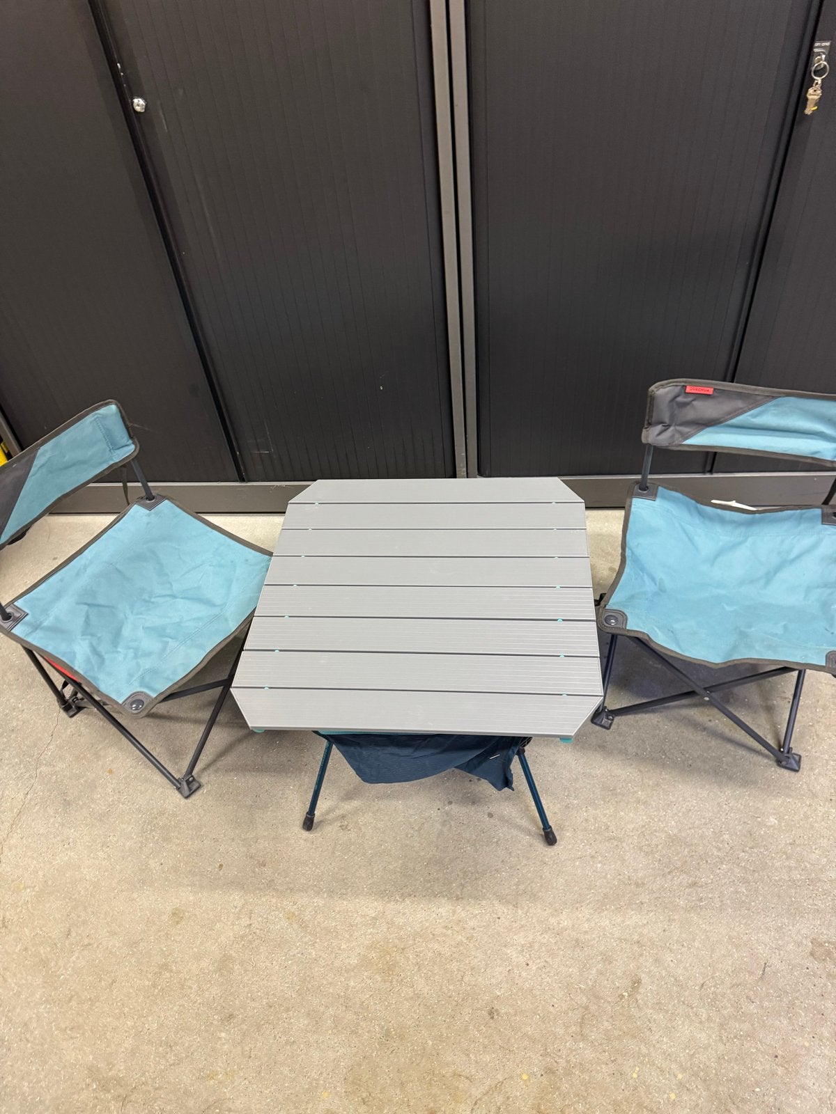 Quechua Campingtafel en 2 stoelen - Opvouwbaar, Ophalen, Gebruikt