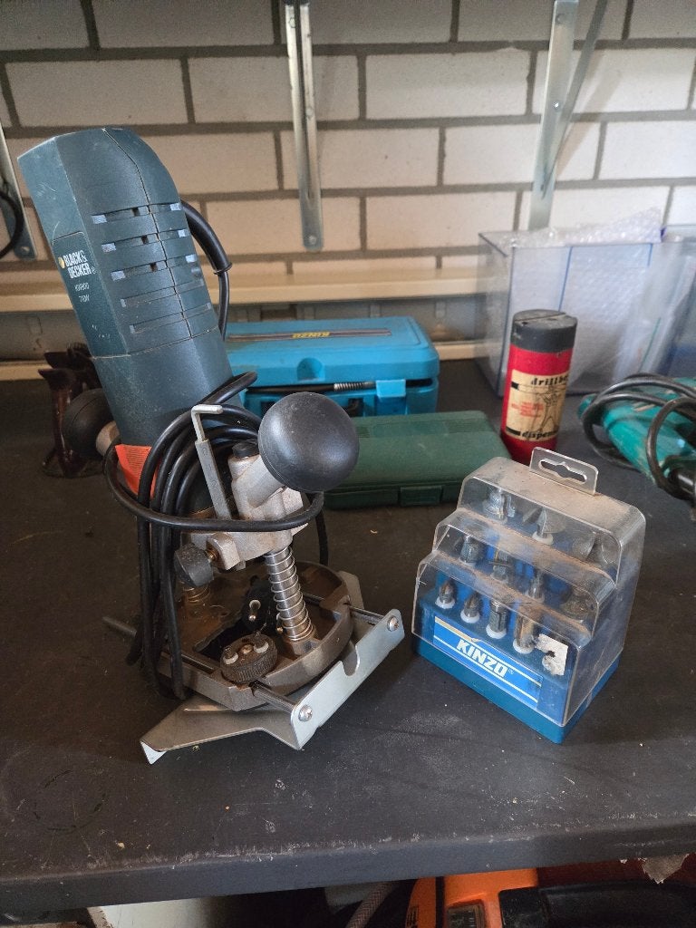 Black & Decker bovenfrees KW800 710W, Gebruikt, Ophalen of Verzenden, Black & Decker, Bovenfrees