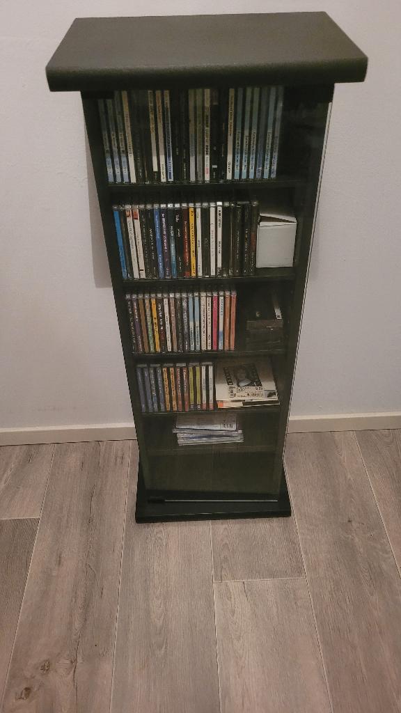 55 cd's en 6 verzamel cd's inclusief cd kastje, Ophalen, Zo goed als nieuw