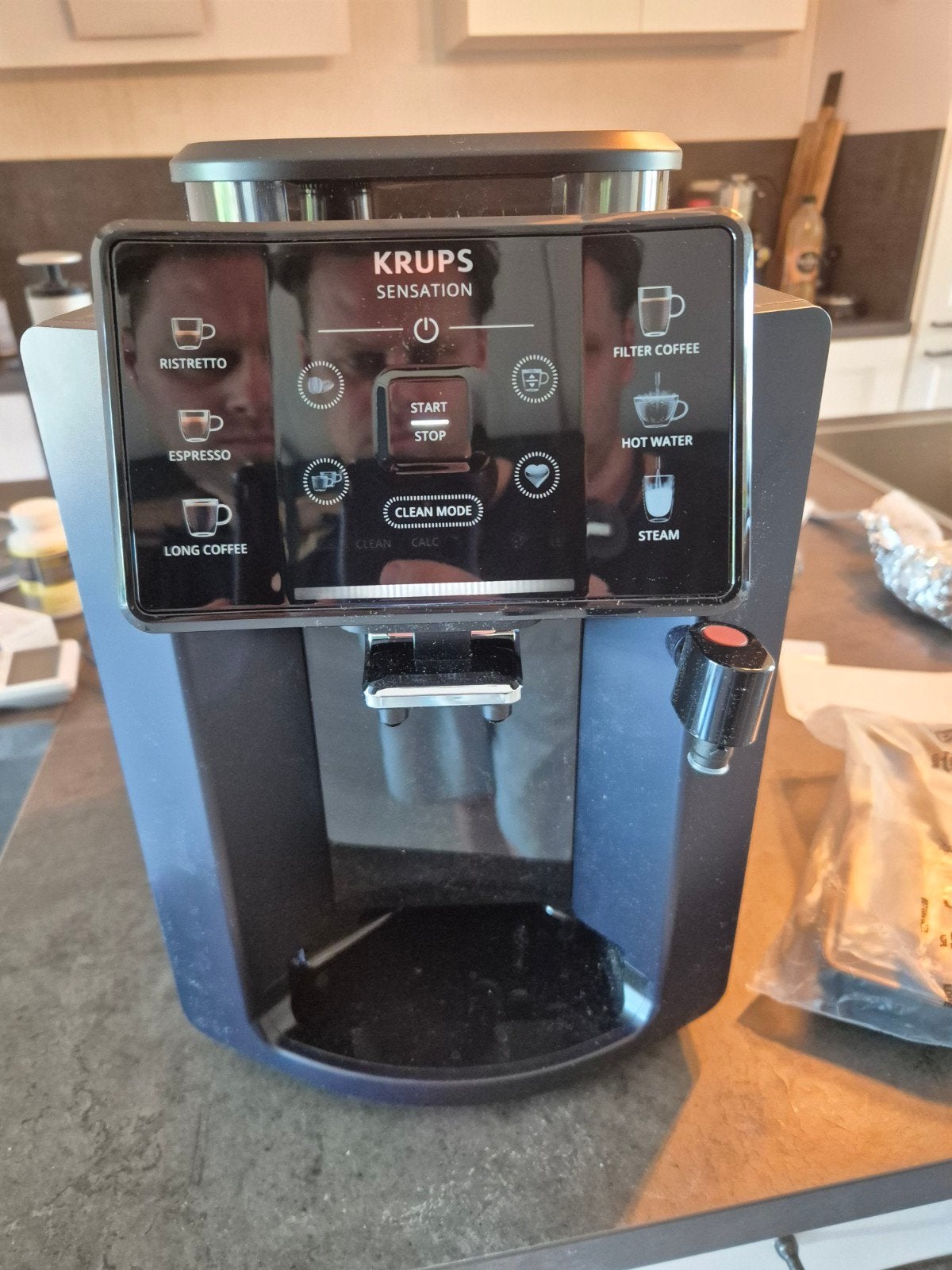 Krups Sensation C50 EA910B Volautomatische Espressomachine, Espresso apparaat, Ophalen of Verzenden, Zo goed als nieuw, 2 tot 4 kopjes