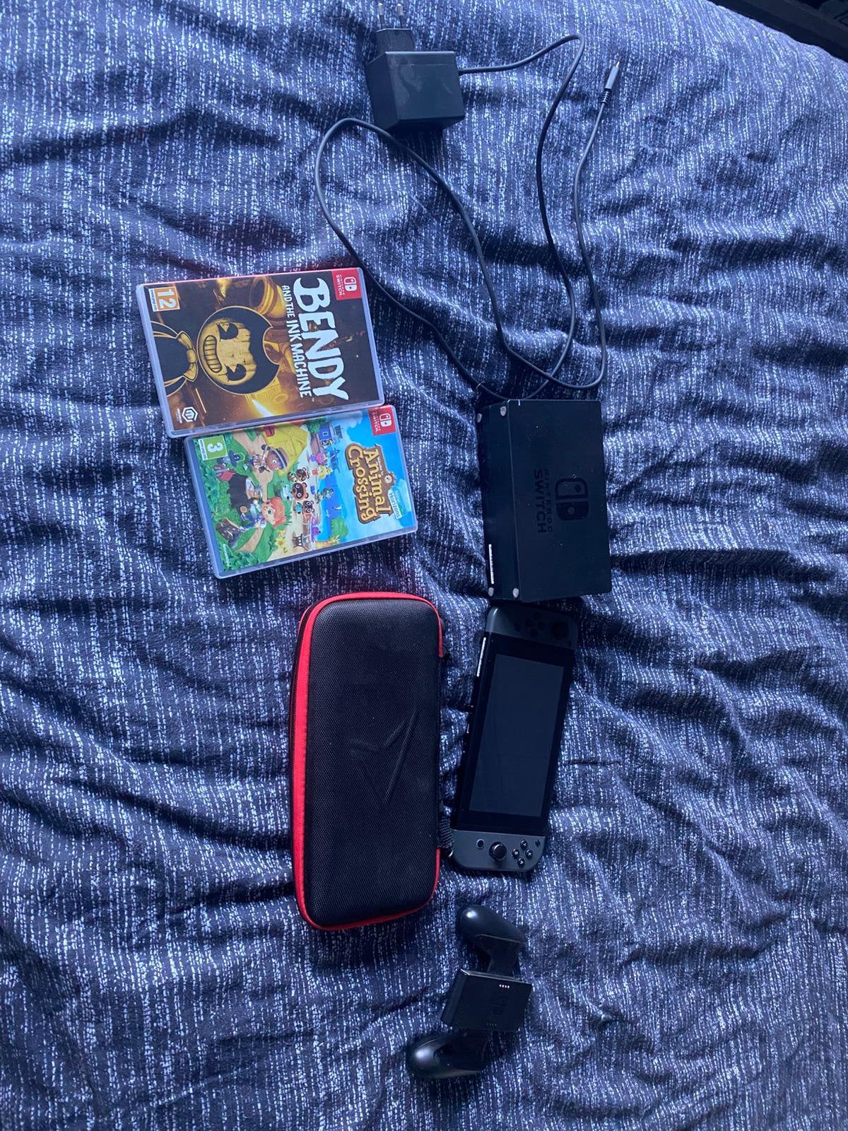 Nintendo switch met spellen en een memorie card, Met 2 controllers, Ophalen of Verzenden, Zo goed als nieuw, Switch Original