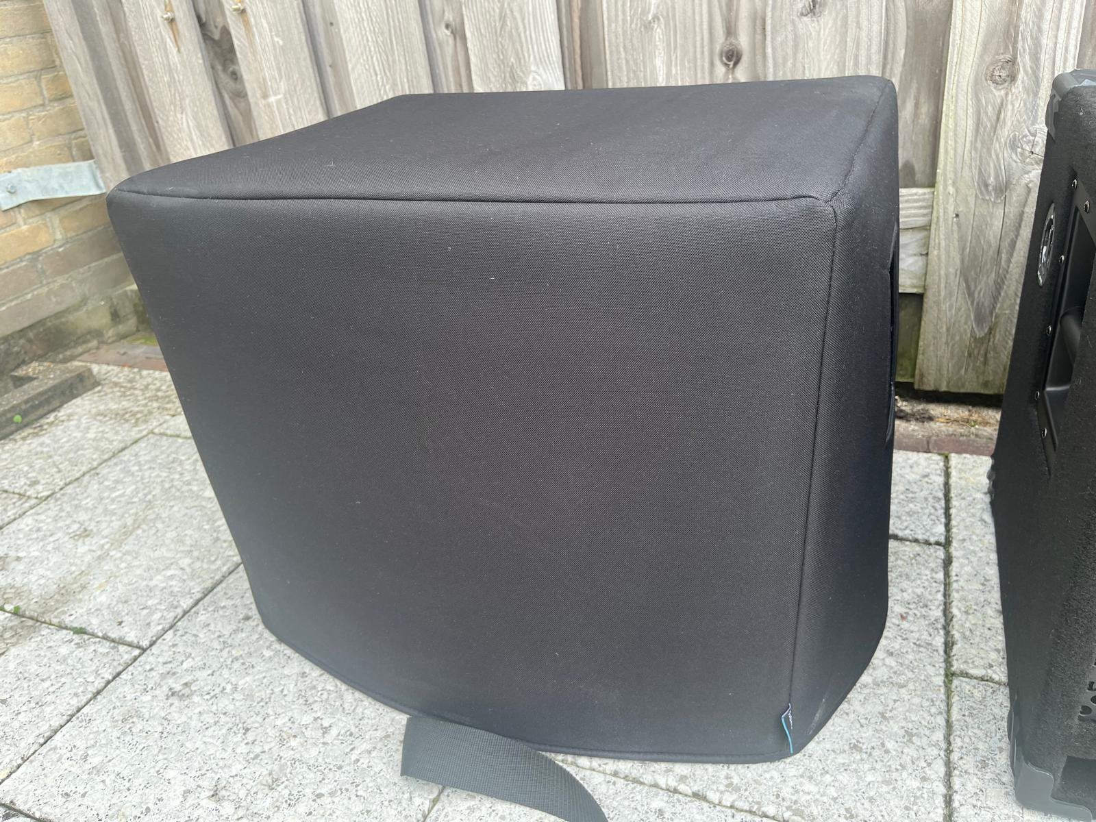 Foto 9 van Markbass 102 HF Std Cabinet met Hotcovers hoes (nieuwstaat).