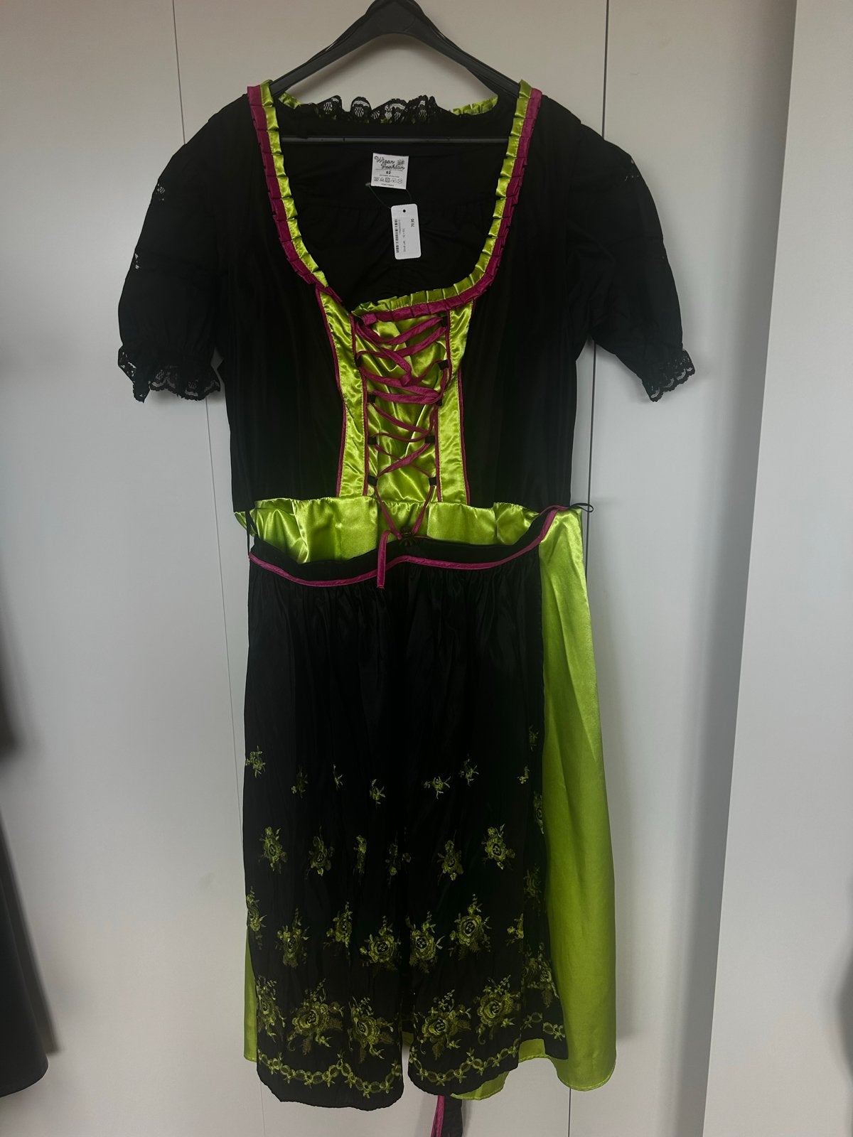 Nieuwe Dirndl Lotti compleet met schort en blouse, Kleding | Dames, Maat 46/48 (XL) of groter, Nieuw, Ophalen of Verzenden, Overige thema's