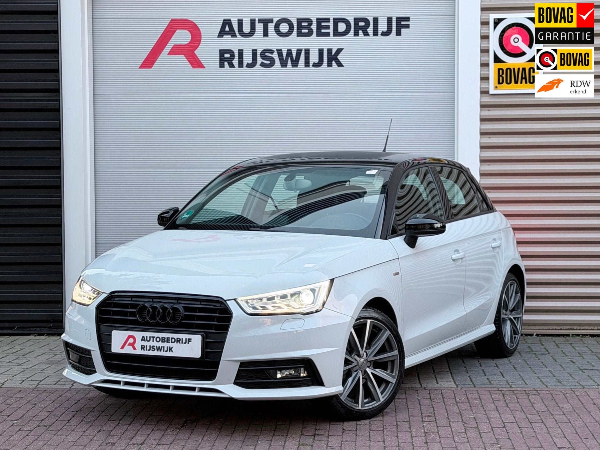 Audi A1 Sportback 1.0 TFSI S-Line Xenon/Navi/Stoelverwarming, Auto's, 12 maanden, Euro 6, 4 stoelen, Leder en Stof