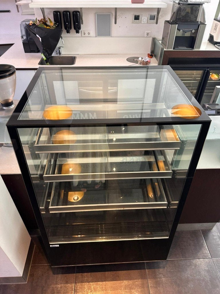 Hendi Gebaksvitrine 500L - Zwart, Schoon & Gedesinfecteerd, 4 liter of meer, Ophalen, Gebruikt