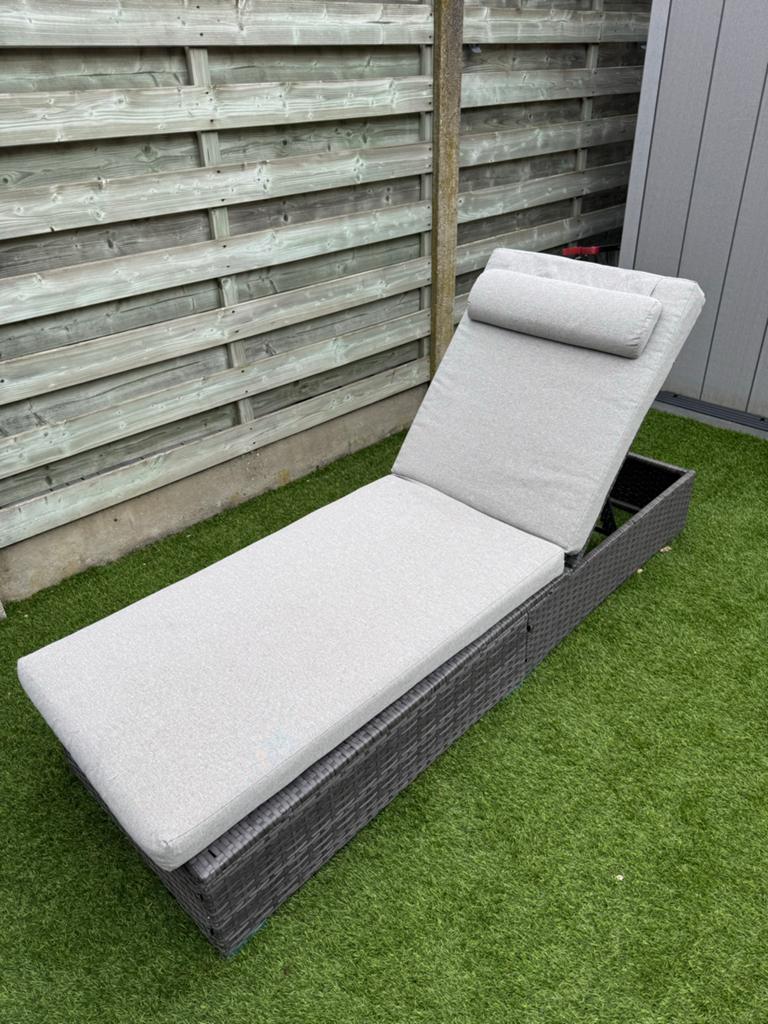 Zo goed als nieuw Feel Home rotan ligbed met kussen, Ophalen, Zo goed als nieuw, Rotan, Verstelbaar