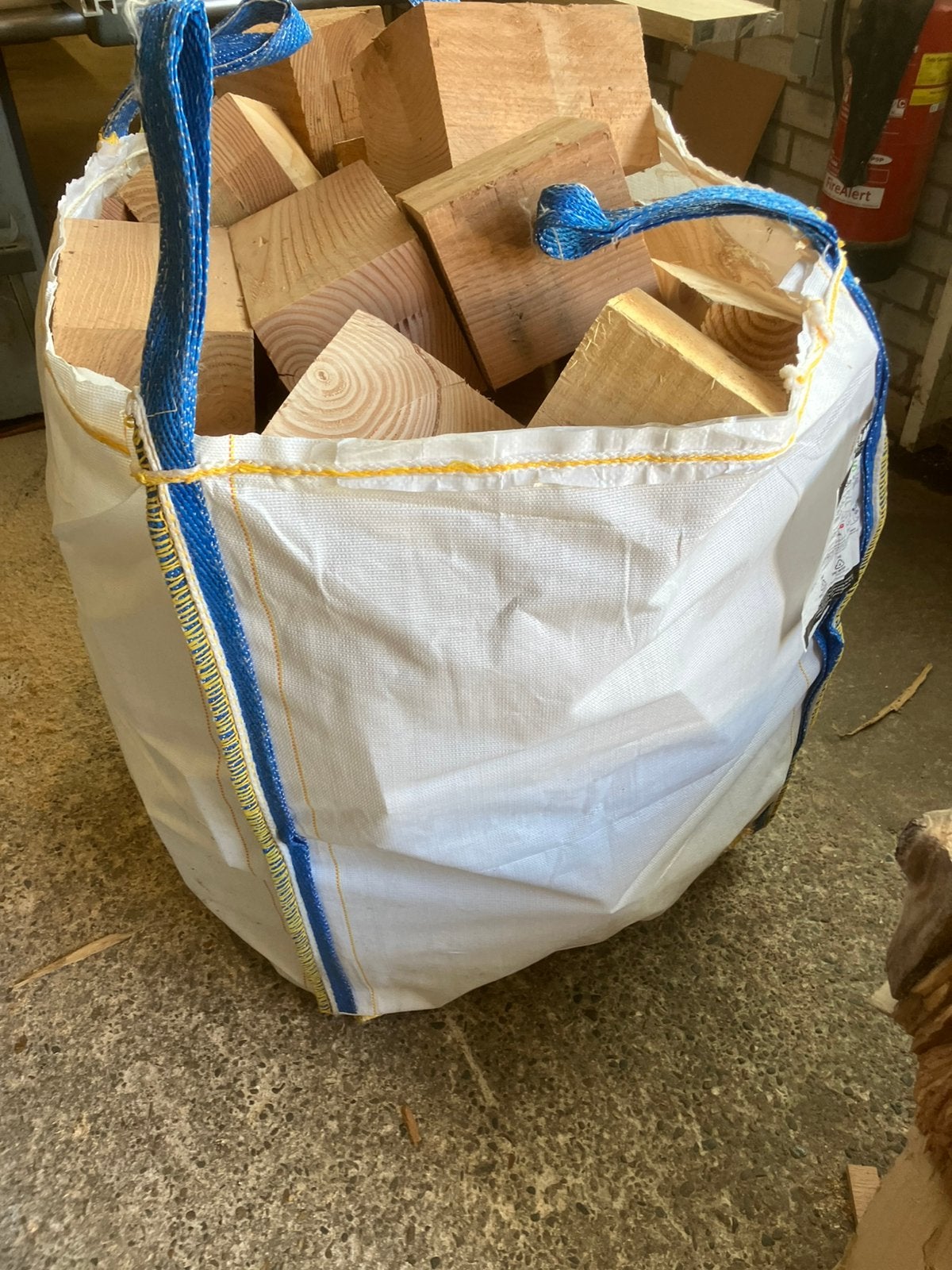Haardhout of briketten 1/2 cub zakken €60.-, Minder dan 3 m³, Ophalen
