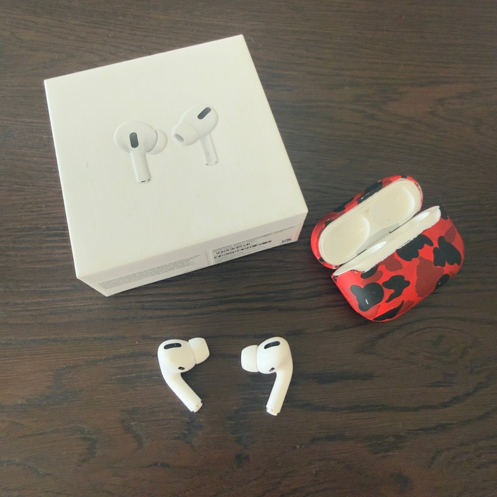 Apple AirPods Pro met case (wit en rood), In-ear, Bluetooth, Ophalen of Verzenden, Zo goed als nieuw