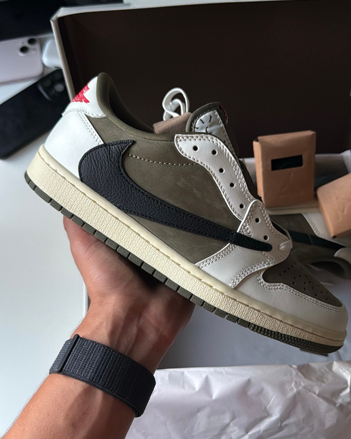 Travis Scott Medium Olive, Kleding | Heren, Schoenen, Overige kleuren, Nieuw, Ophalen of Verzenden, Sneakers of Gympen