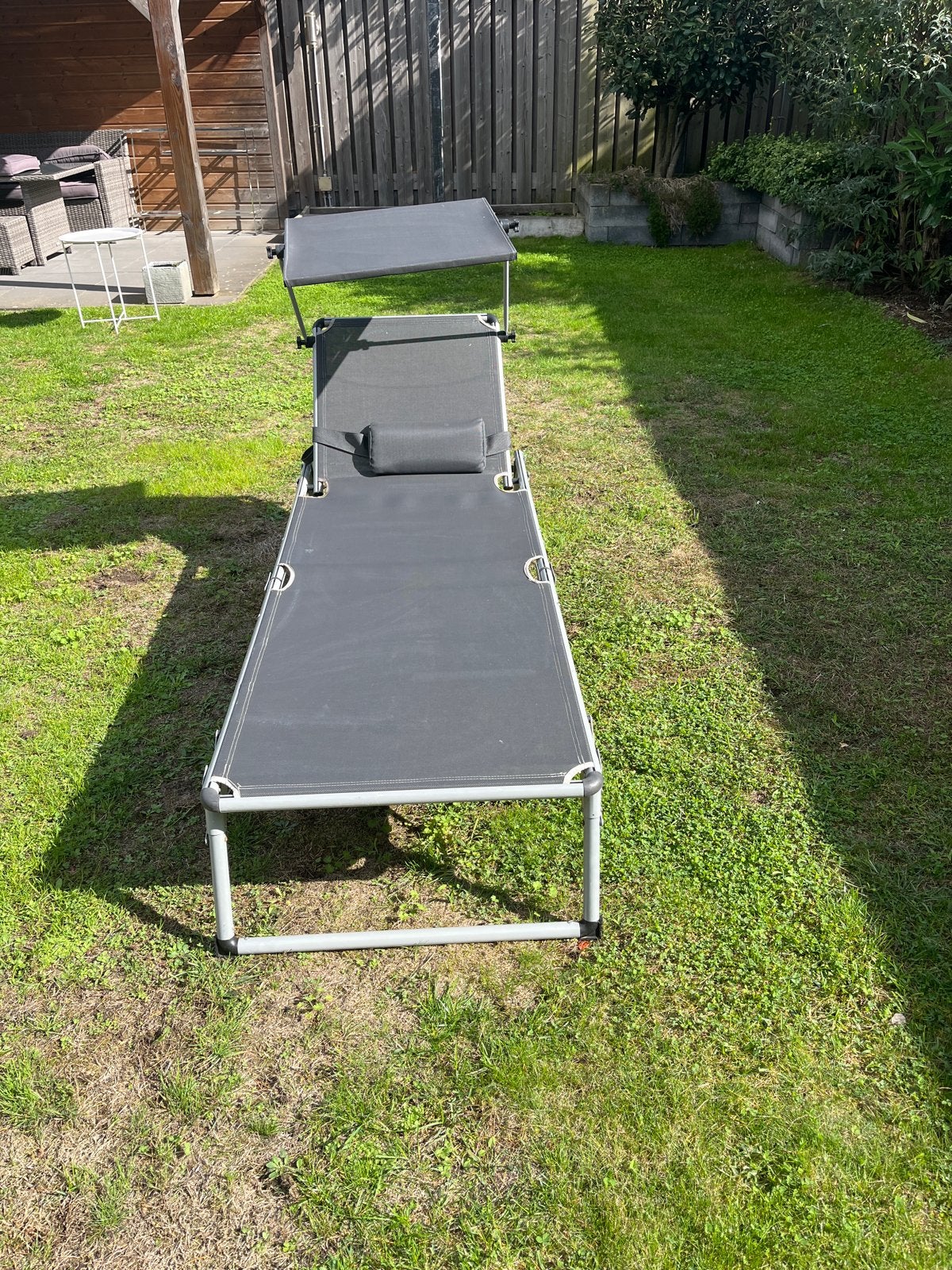 Inklapbare ligstoel met zonnescherm en hoes, Tuin en Terras, Ophalen, Gebruikt, Metaal, Inklapbaar