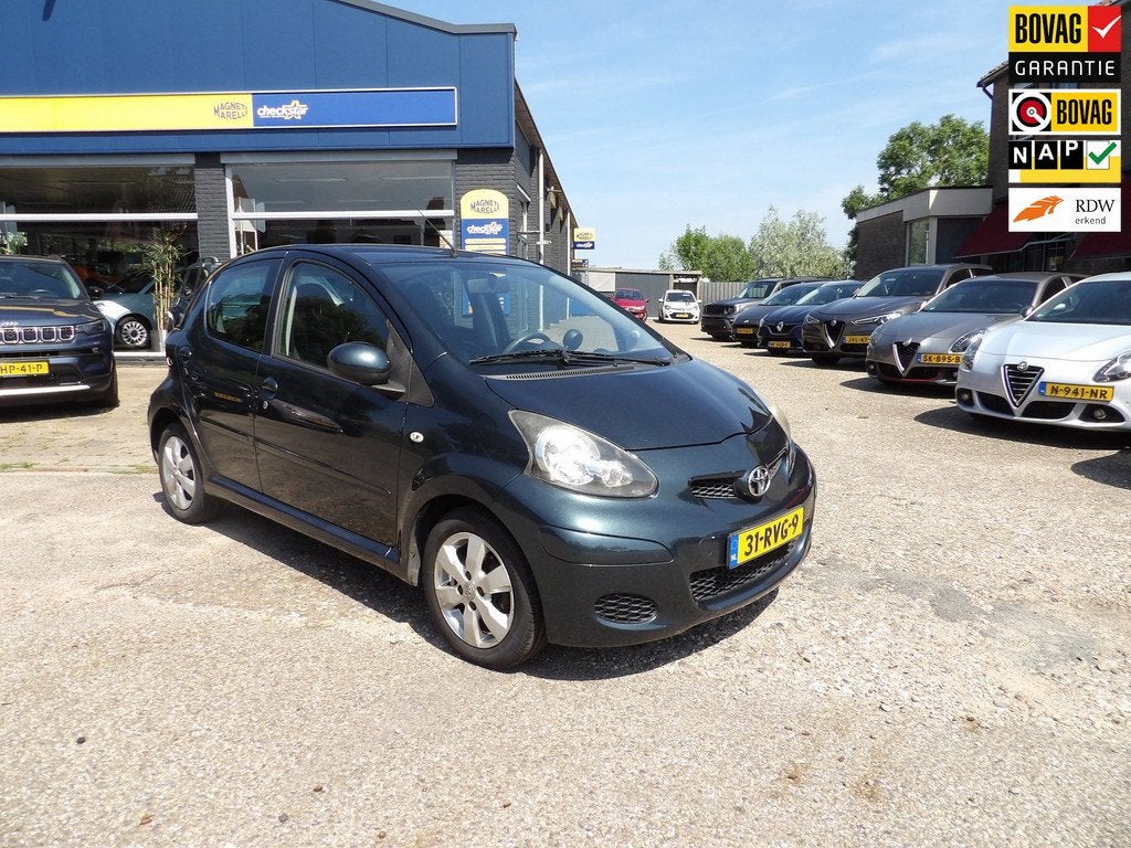 Toyota Aygo 1.0-12V Aspiration Green Navigator, Voorwielaandrijving, Euro 5, Gebruikt, 4 stoelen