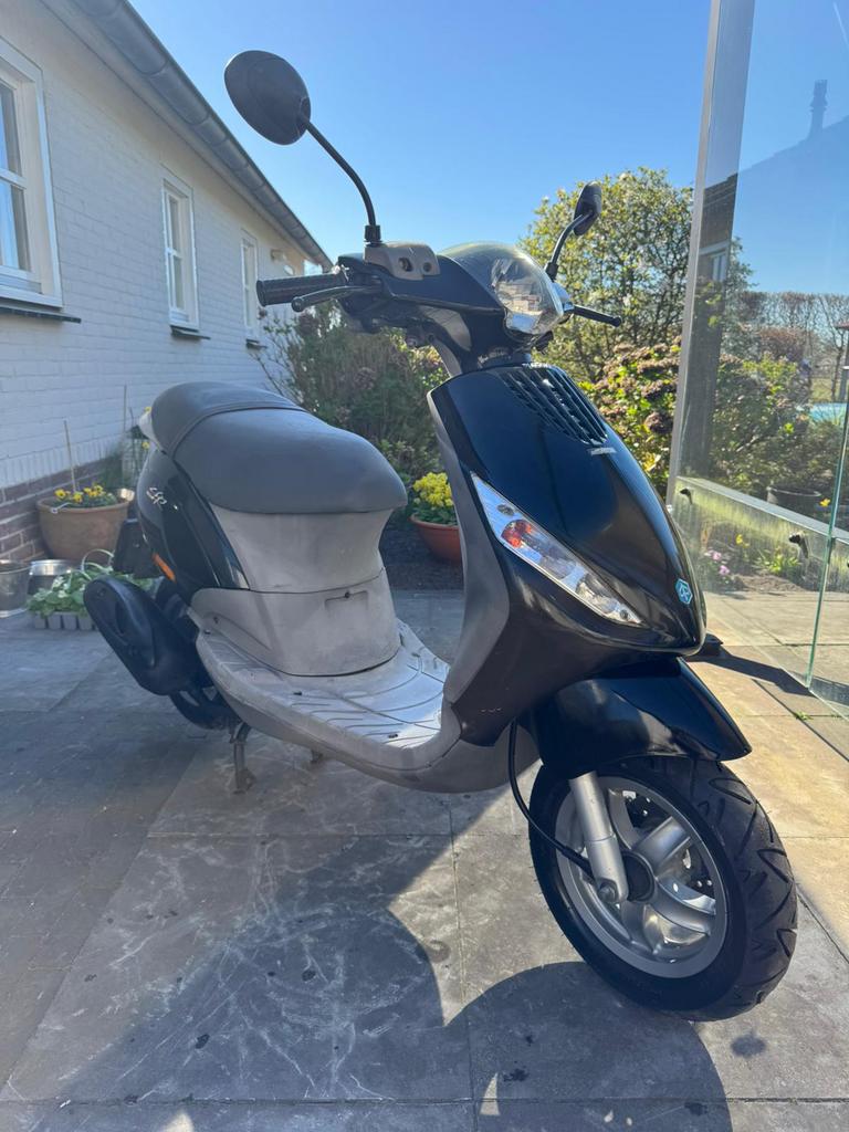 ⭐️Piaggio zip 100cc 4 takt a1 nette staat 15174 km⭐️, Ophalen of Verzenden, Zo goed als nieuw, Benzine, Overige modellen