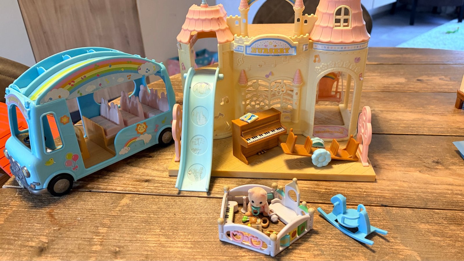 Sylvanian Families Kinderopvang Set met Regenboogbus, Ophalen of Verzenden, Gebruikt, Jongen of Meisje