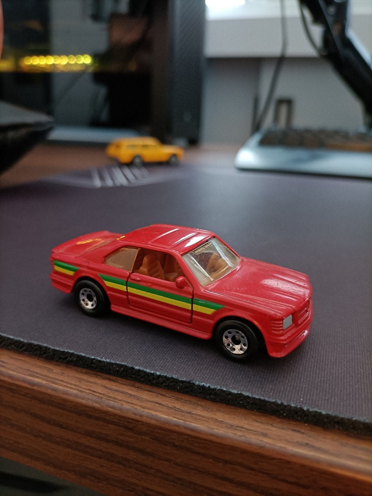 Matchbox Mercedes 500 SEC - Rood, 1984, Made in Macau, Hobby en Vrije tijd, Ophalen of Verzenden, Gebruikt, Auto, Matchbox