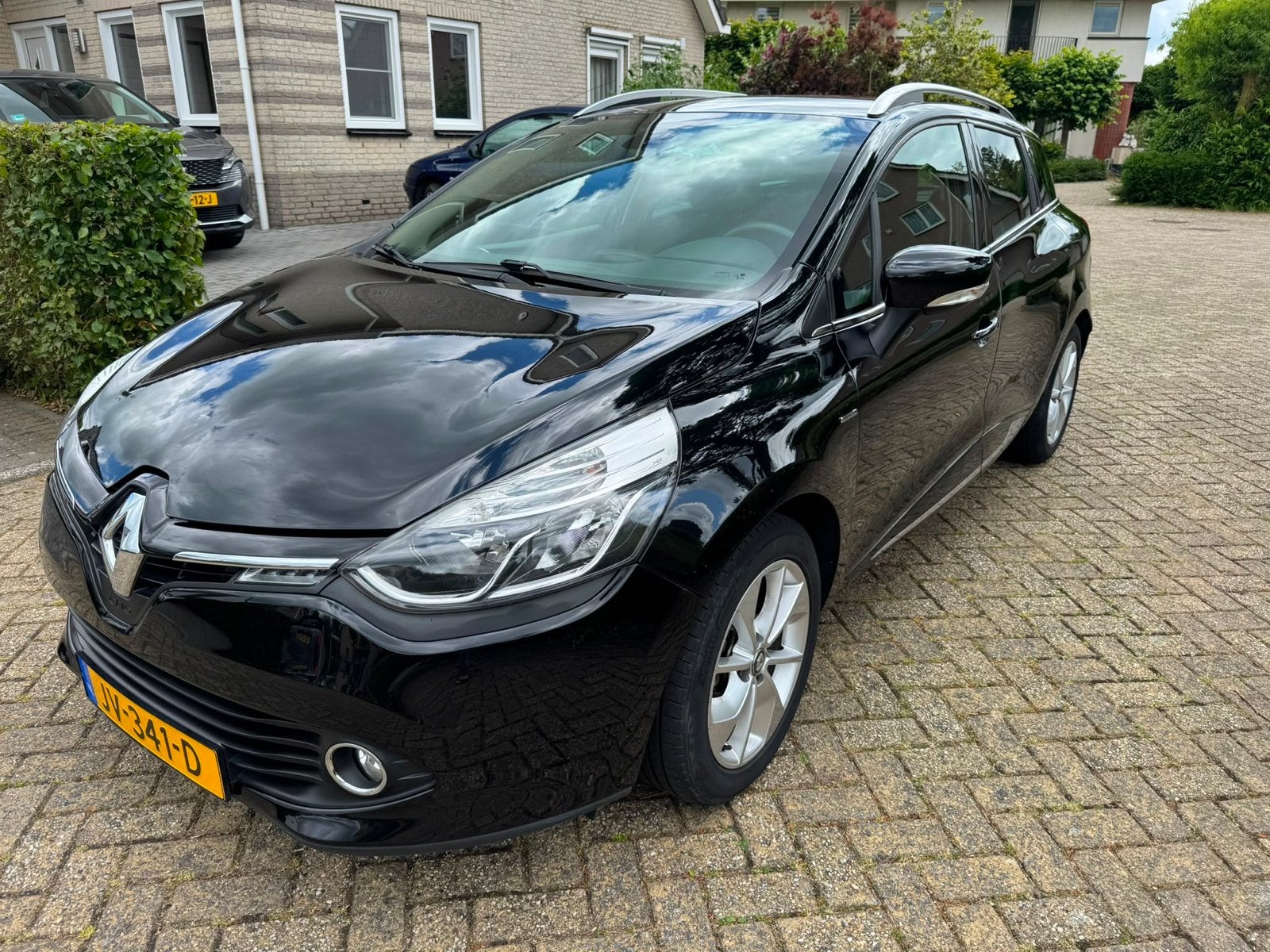 Renault Clio 0.9 TCE 90 Estate 2016 Zwart limited- NW APK, Voorwielaandrijving, 898 cc, Euro 6, 580 kg