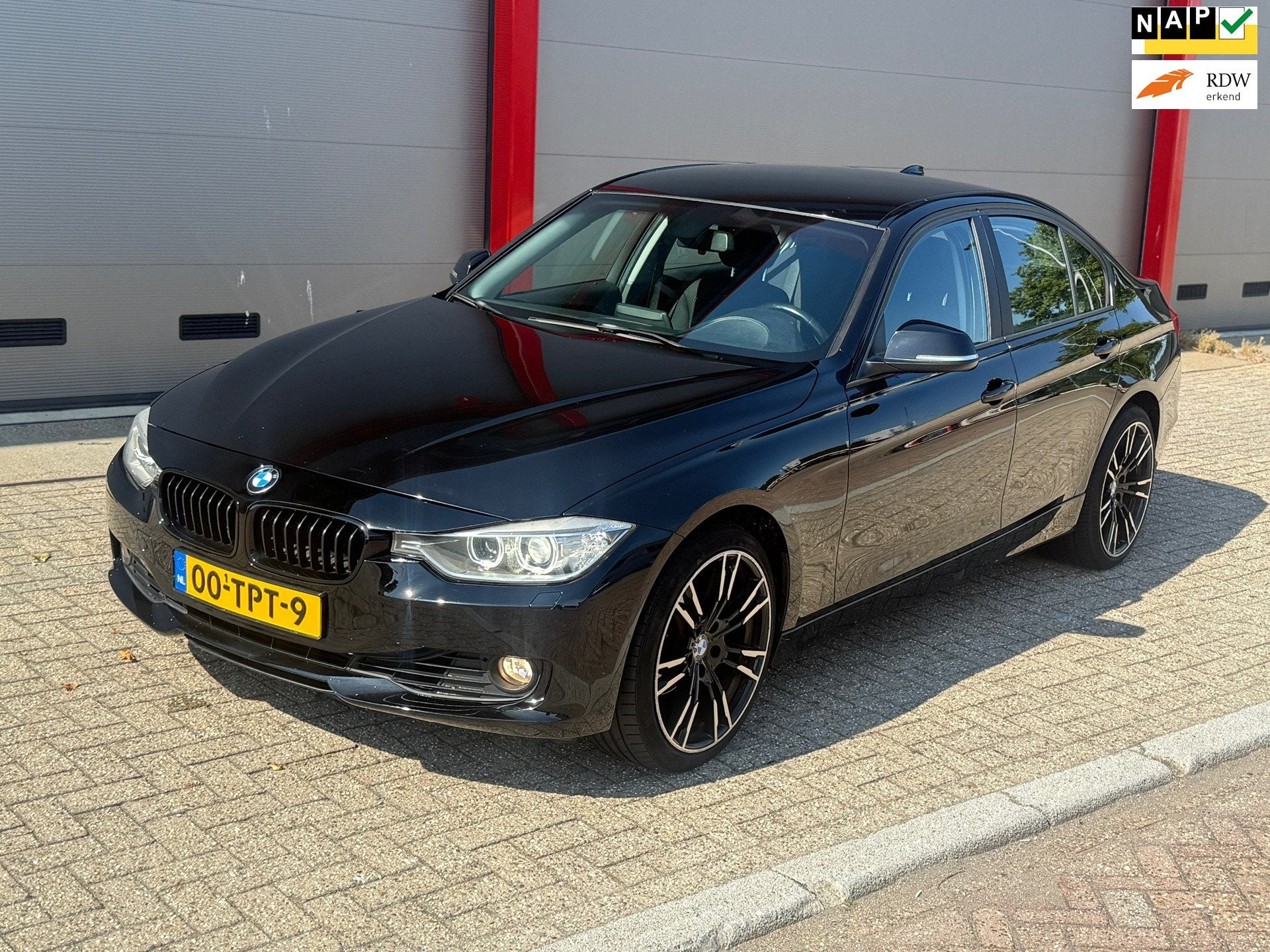 BMW 3-serie 320i High Executive | Automaat | nieuwe ketting!, Automaat, Euro 5, Achterwielaandrijving, Gebruikt