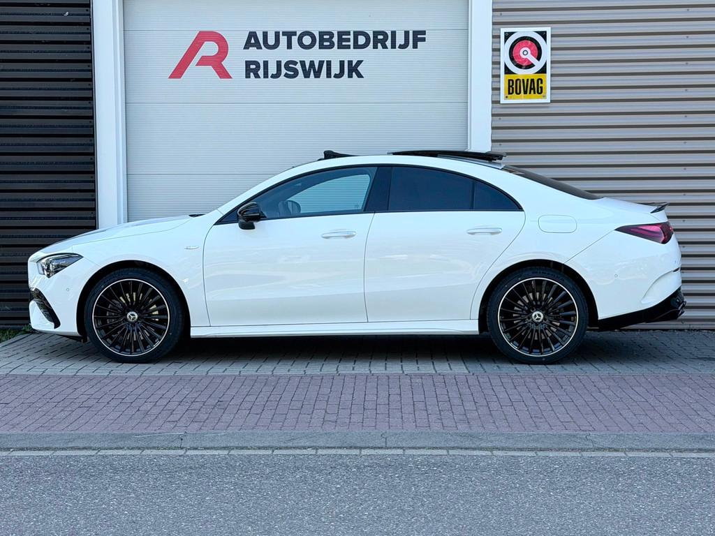 Mercedes-Benz CLA-klasse 250 e Edition AMG Line 45s Pano/360, Auto's, Mercedes-Benz, Gebruikt, 4 cilinders, Alcantara, Origineel Nederlands