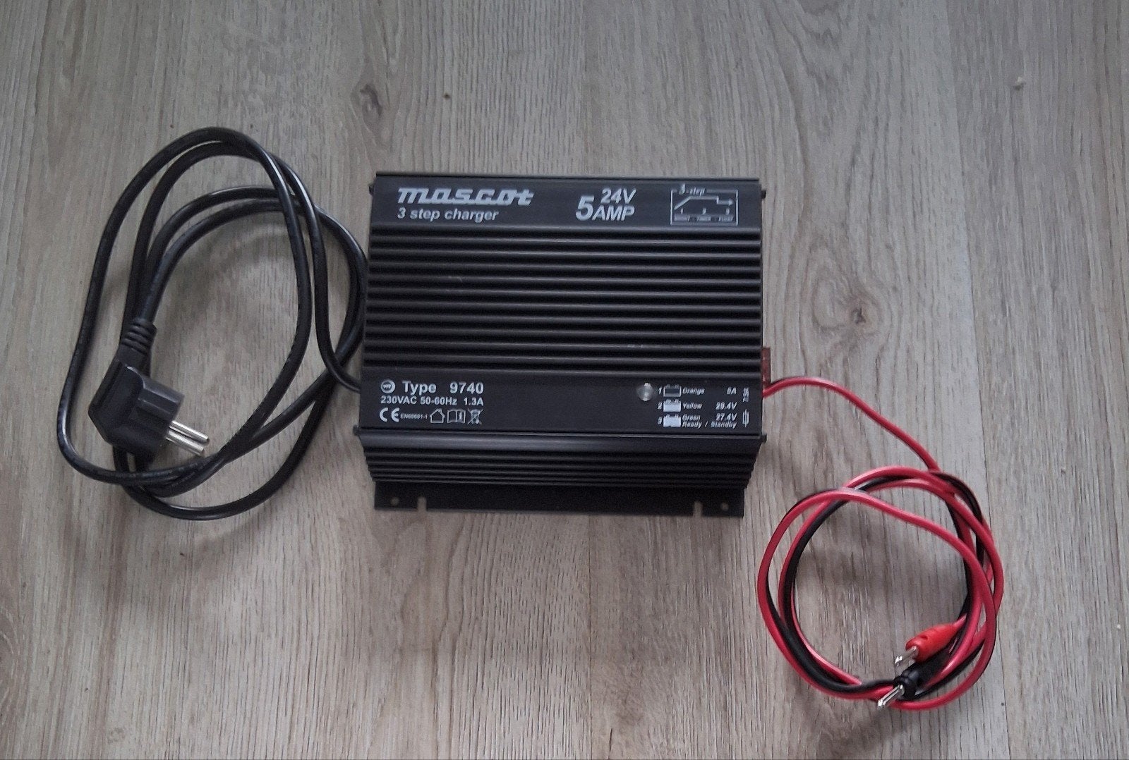 Te koop: Mascot 9740 24V 5A lood accu lader, Ophalen of Verzenden, Gebruikt