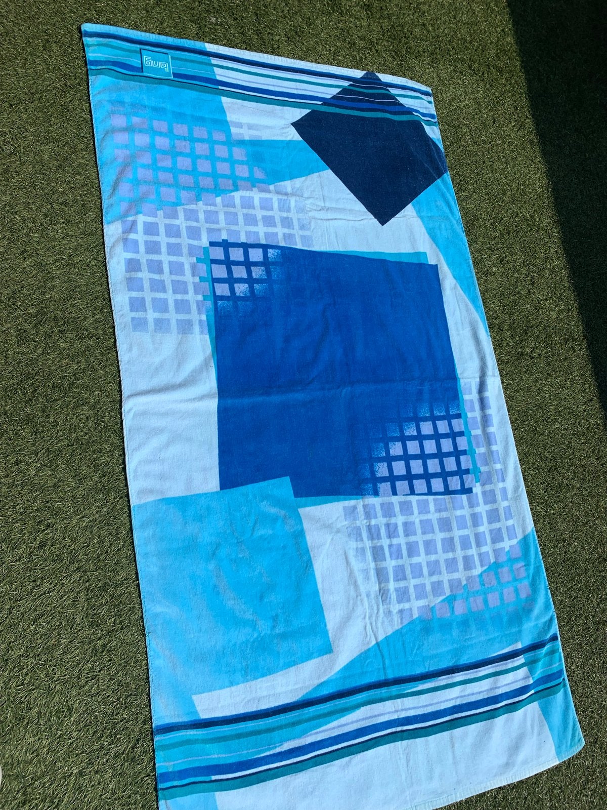 Blauw bad strandlaken met geometrisch patroon 1.95m/1.10m, Ophalen, Gebruikt, Blauw, Modern