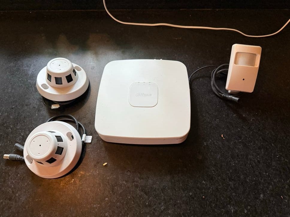 discrete camerabewaking set: Dahua XVR & 2 verborge, Ophalen, Gebruikt, Binnencamera