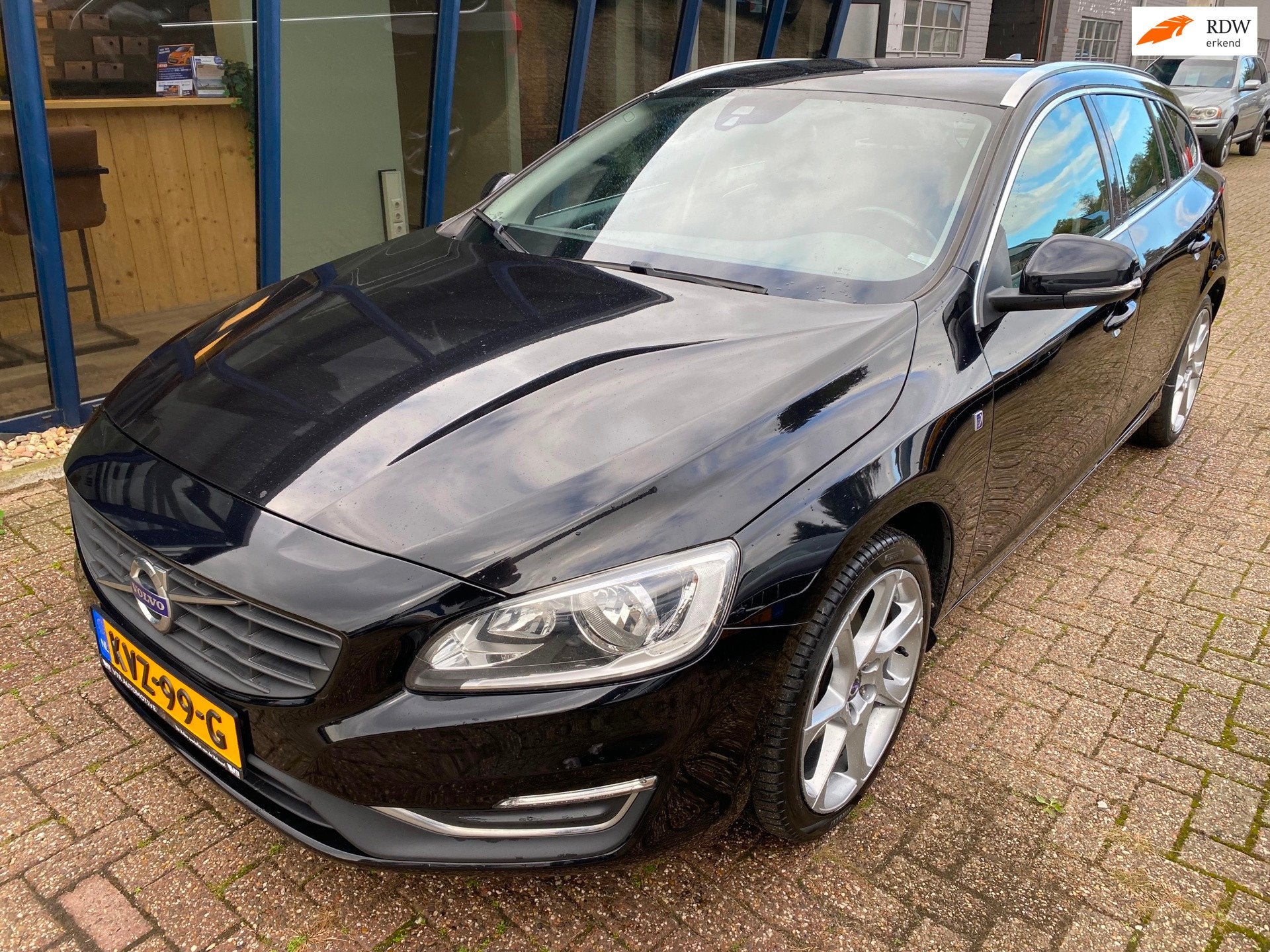 Volvo V60 2.0 T3 Ocean Race LEER / NAVI / 18 '' VELGEN, Gebruikt, 4 cilinders, 1969 cc, Verwarmde buitenspiegels