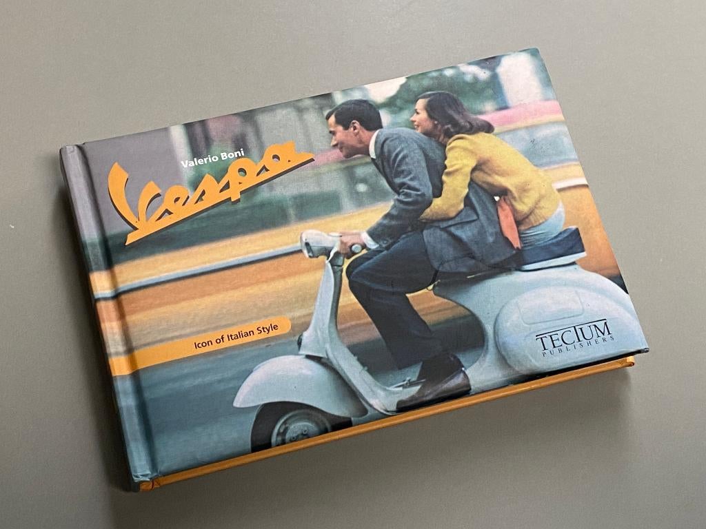 VESPA Icons of Italian Style (2010) - SCOOTERS, Ophalen of Verzenden, Zo goed als nieuw, Benzine, Overige modellen