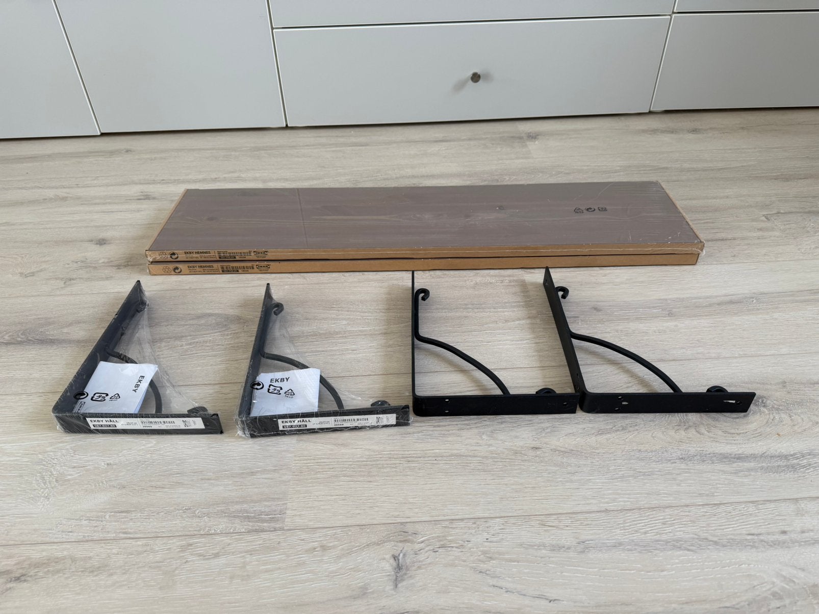 Ikea Ekby Hall en Ekby Hemnes wandplanken (2 stuks), Ophalen, Zo goed als nieuw