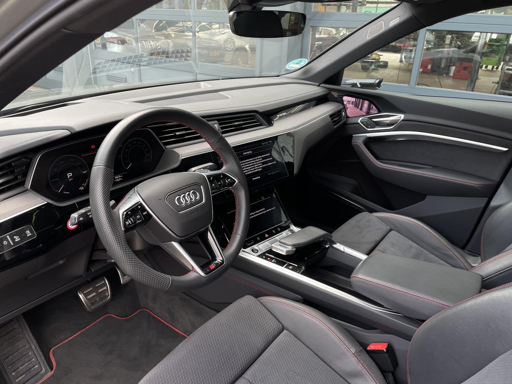 Audi Q8 Sportback e-tron 55 quattro Edition 115 kWh | Panora, Auto's, Automaat, Stof, Huisgarantie, Met garantie (alle)