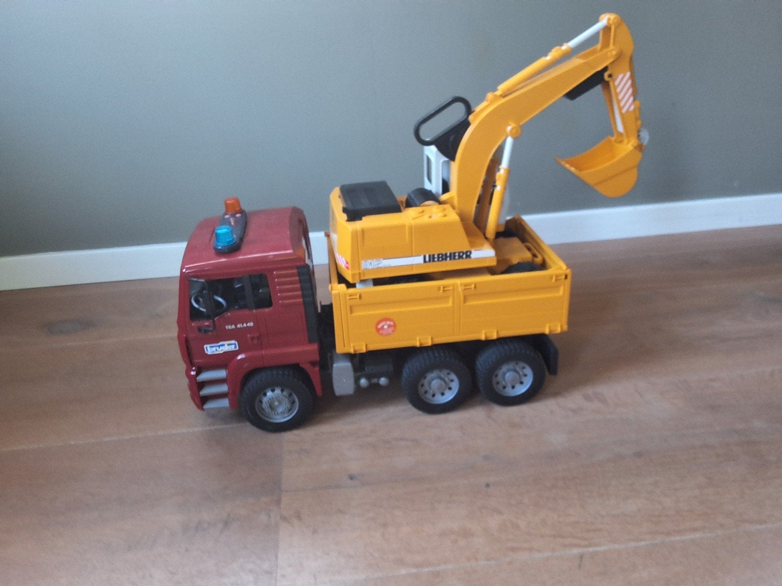 Bruder kiepwagen met graafmachine, Ophalen, Gebruikt