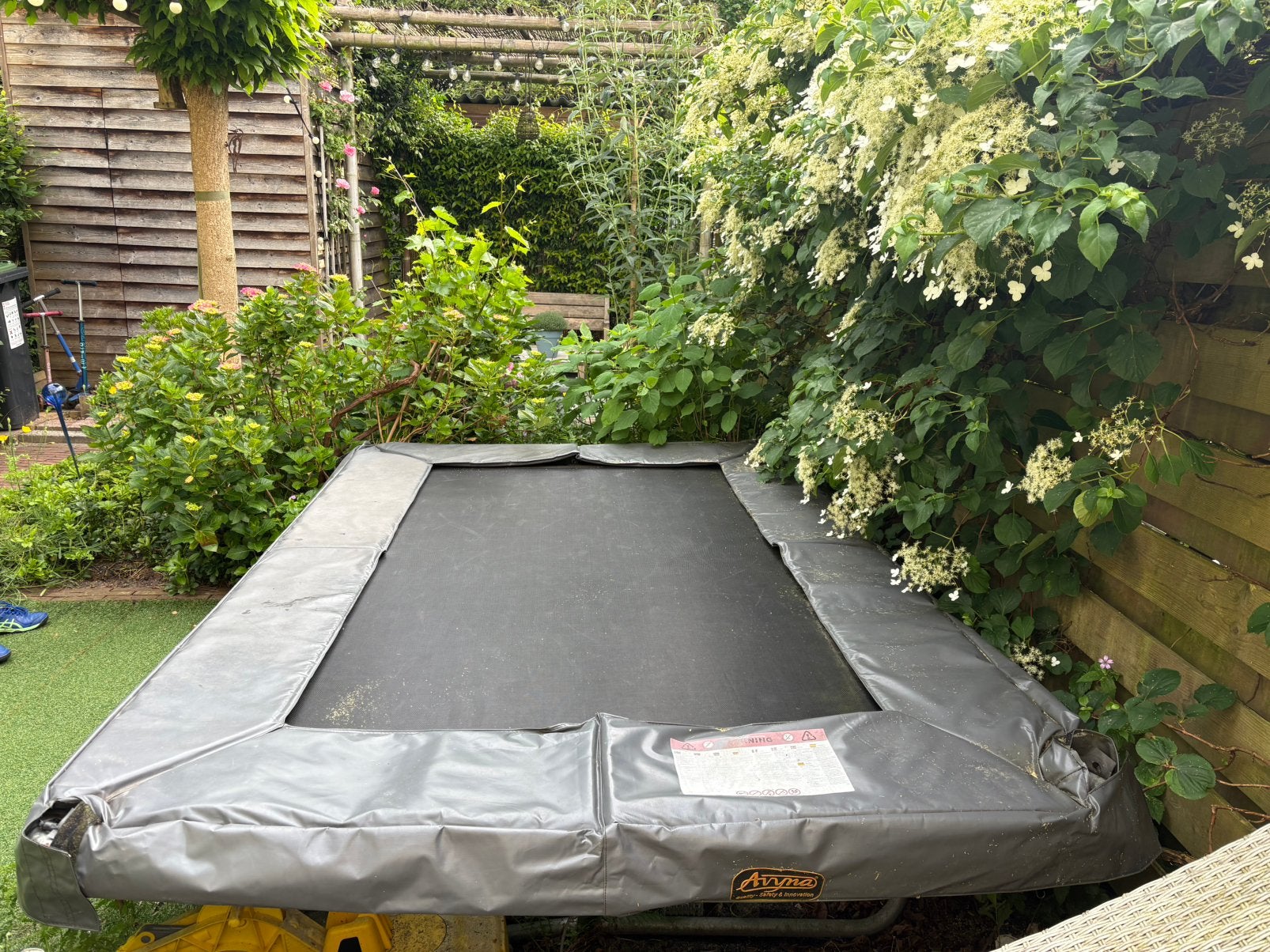 Trampoline Avyna 275 cm bij 190 cm, Ophalen, Gebruikt