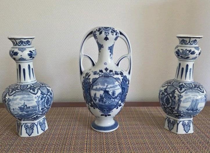 Set van 3 L. Regout Delftse vazen, blauw-wit, Antiek en Kunst, Ophalen of Verzenden