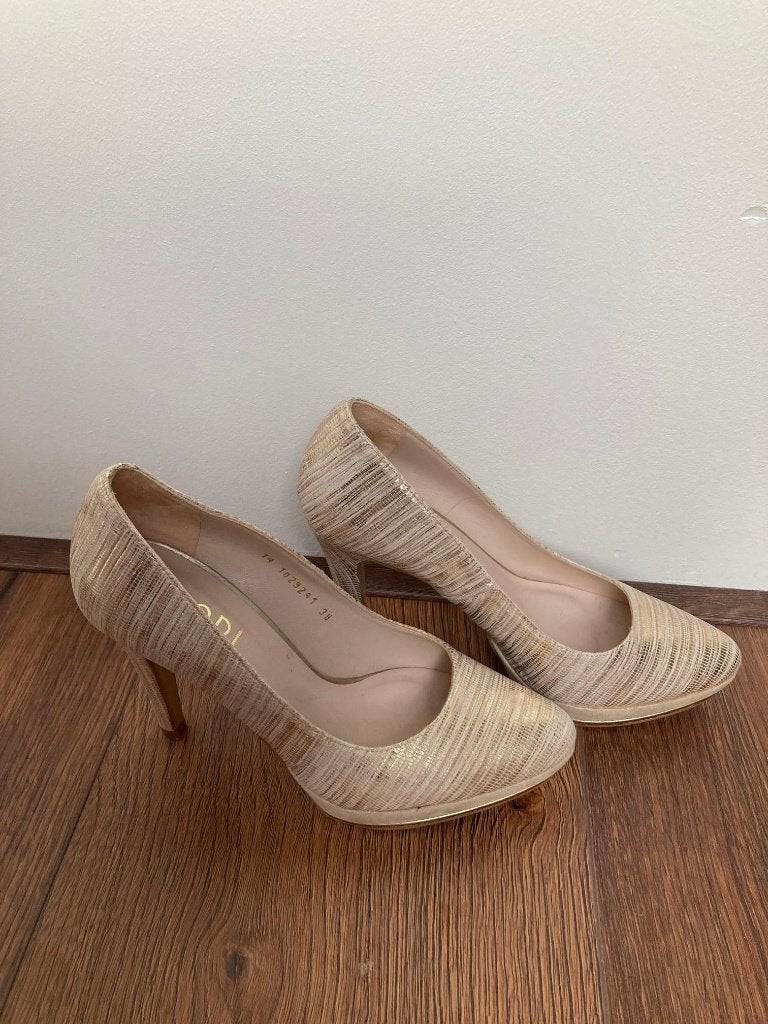 Lodi goud met creme pumps maat 38, Kleding | Dames, Beige, Polígono Industrial Campo Alto c/ Gran Bretaña, 156 A 03600 ELDA (Alicante)