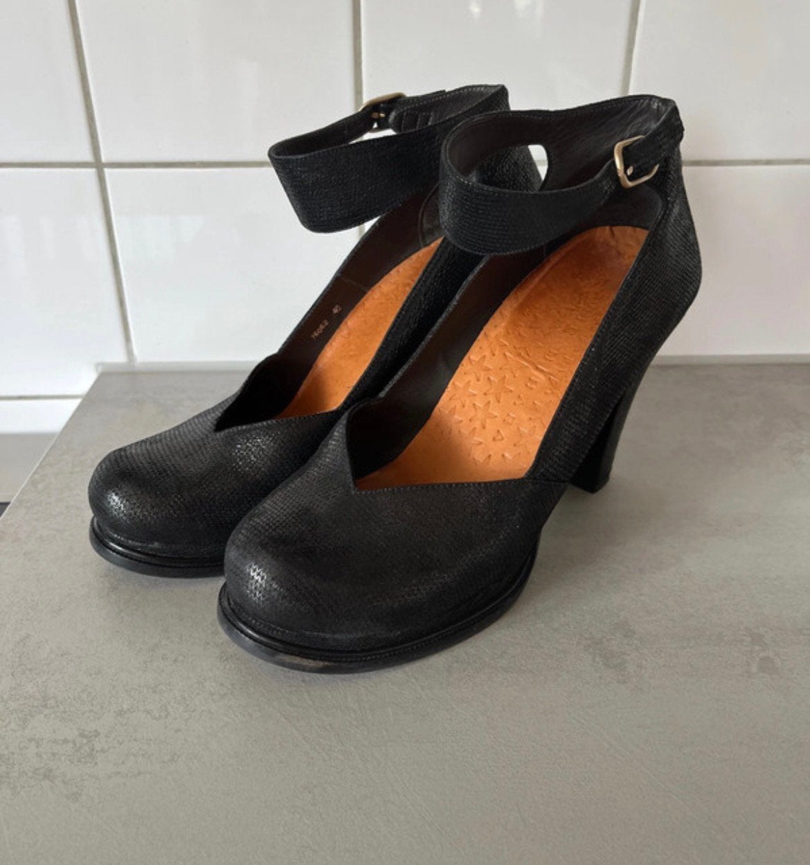 Pumps Chie mihara, Ophalen, Zo goed als nieuw, Zwart