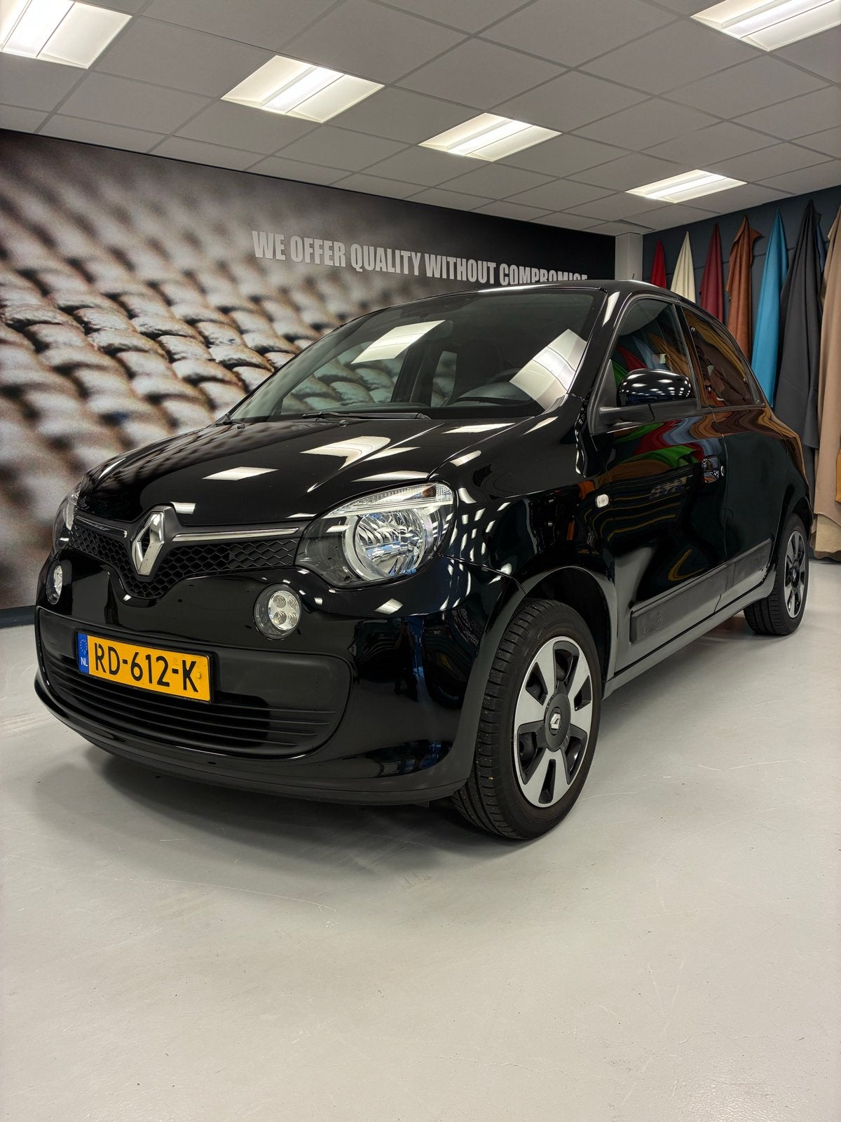 Renault Twingo 2017 Zwart Nieuwe APK slechts 23539 km, Voorwielaandrijving, Twingo, 840 kg, 4 stoelen