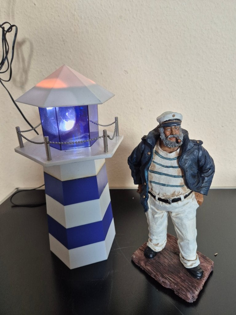 vuurtoren roterend en zeekapitein, Meerkleurig, Decoratieobject, Ophalen of Verzenden, Overige stijlen