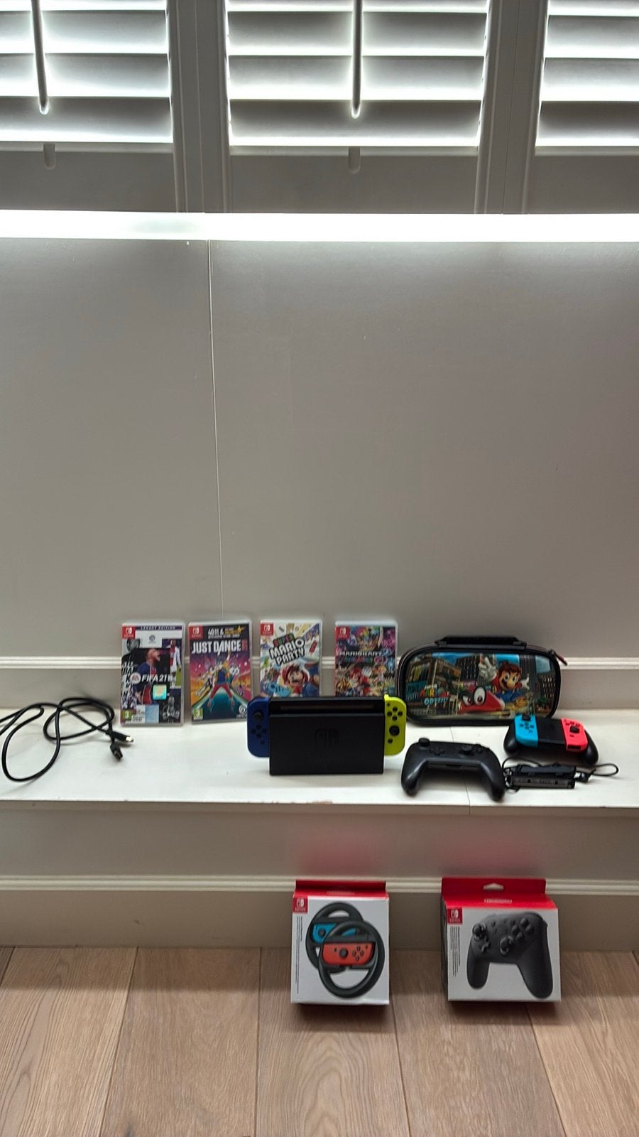 Nintendo Switch met 4 Joy-Cons, Pro Controller en 5 games, Ophalen, Switch Original, Met 3 controllers of meer, Gebruikt