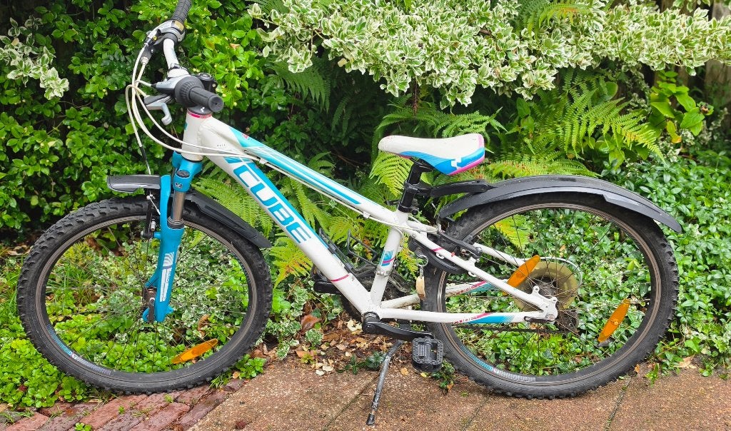 Cube mountainbike 24 inch - Wit/Blauw, Fietsen en Brommers, Hardtail, Velgrem, Zo goed als nieuw, Dames
