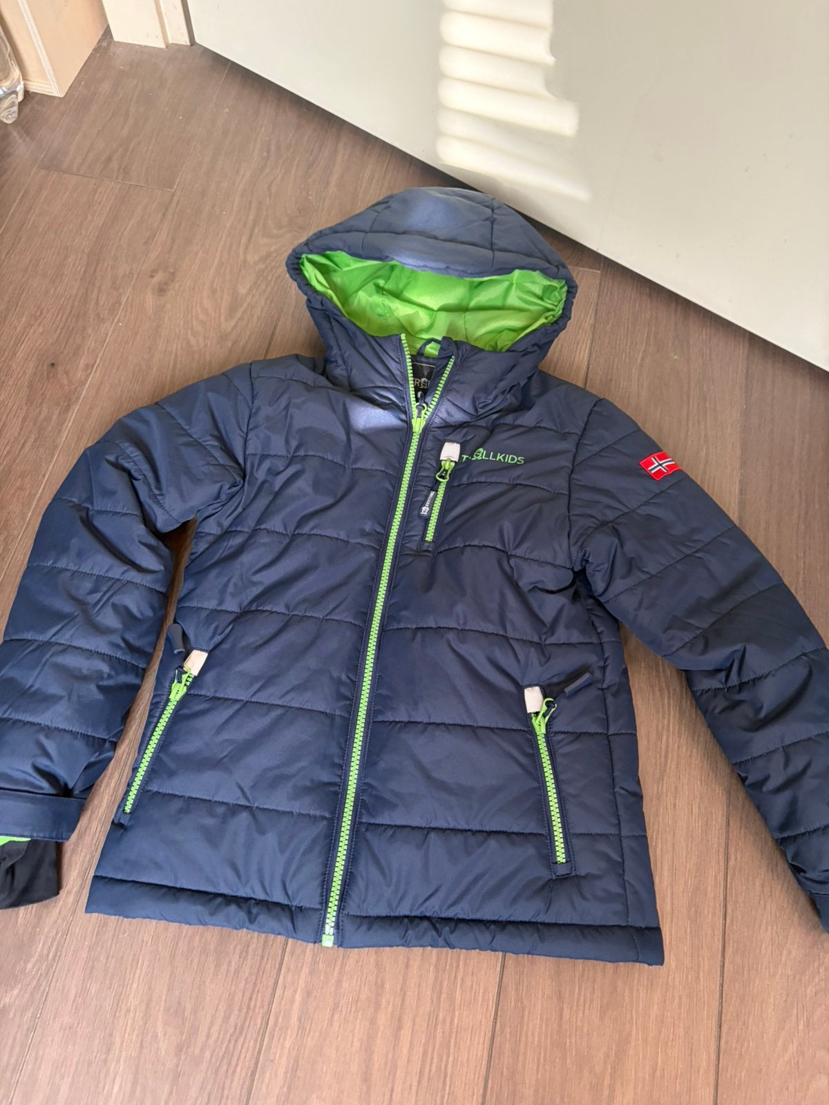 Nieuwstaat wintersport ski winter jas maat 128, Ophalen of Verzenden, Zo goed als nieuw, Meisje, Jas