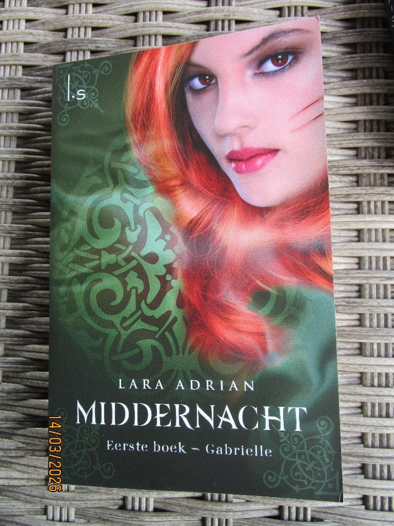 Middernacht - Eerste boek - Gabrielle (Lara Adrian), Boeken, Ophalen of Verzenden, Zo goed als nieuw, Lara Adrian